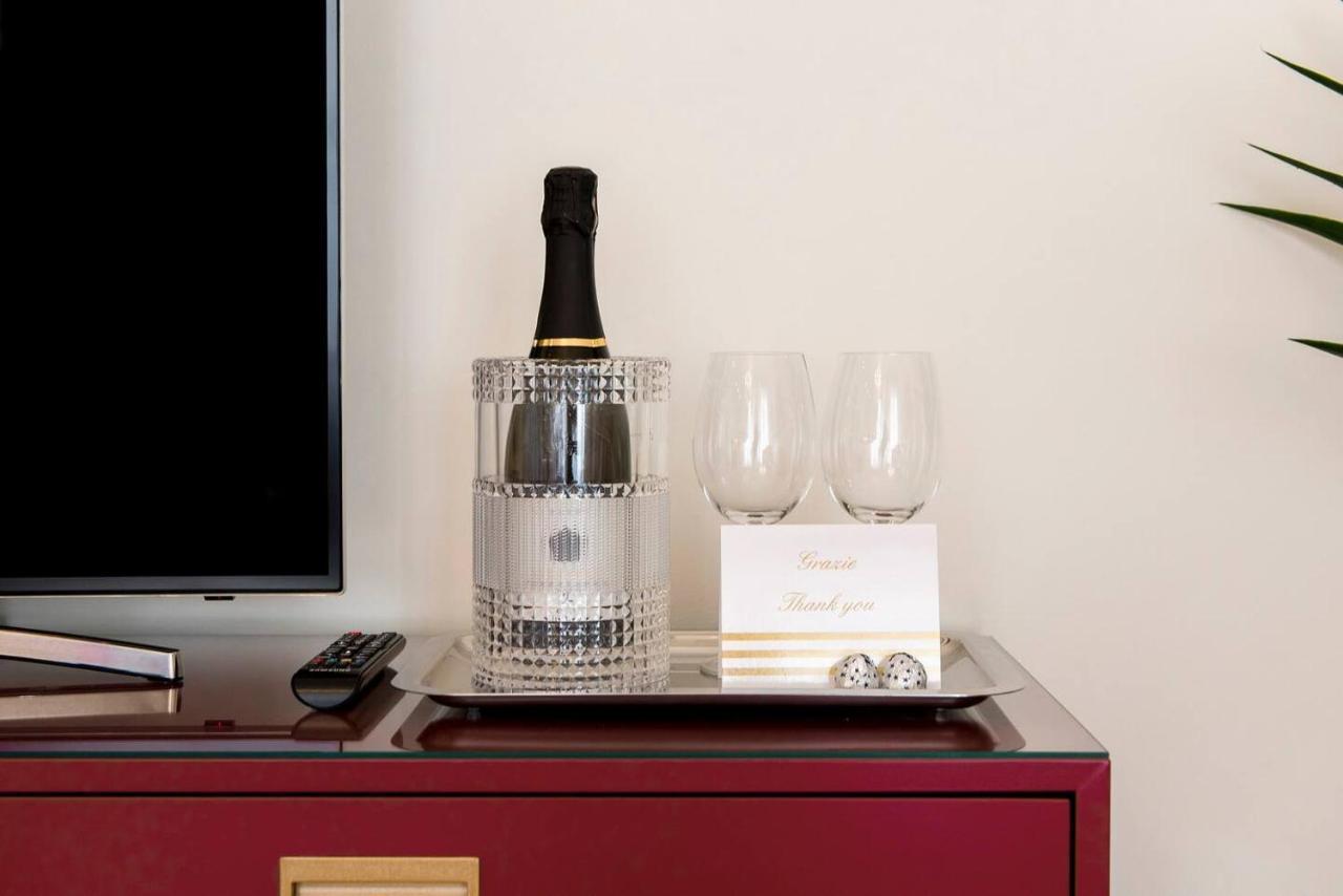 Madonna Montecchi Luxury Suite In Verona Bagian luar foto